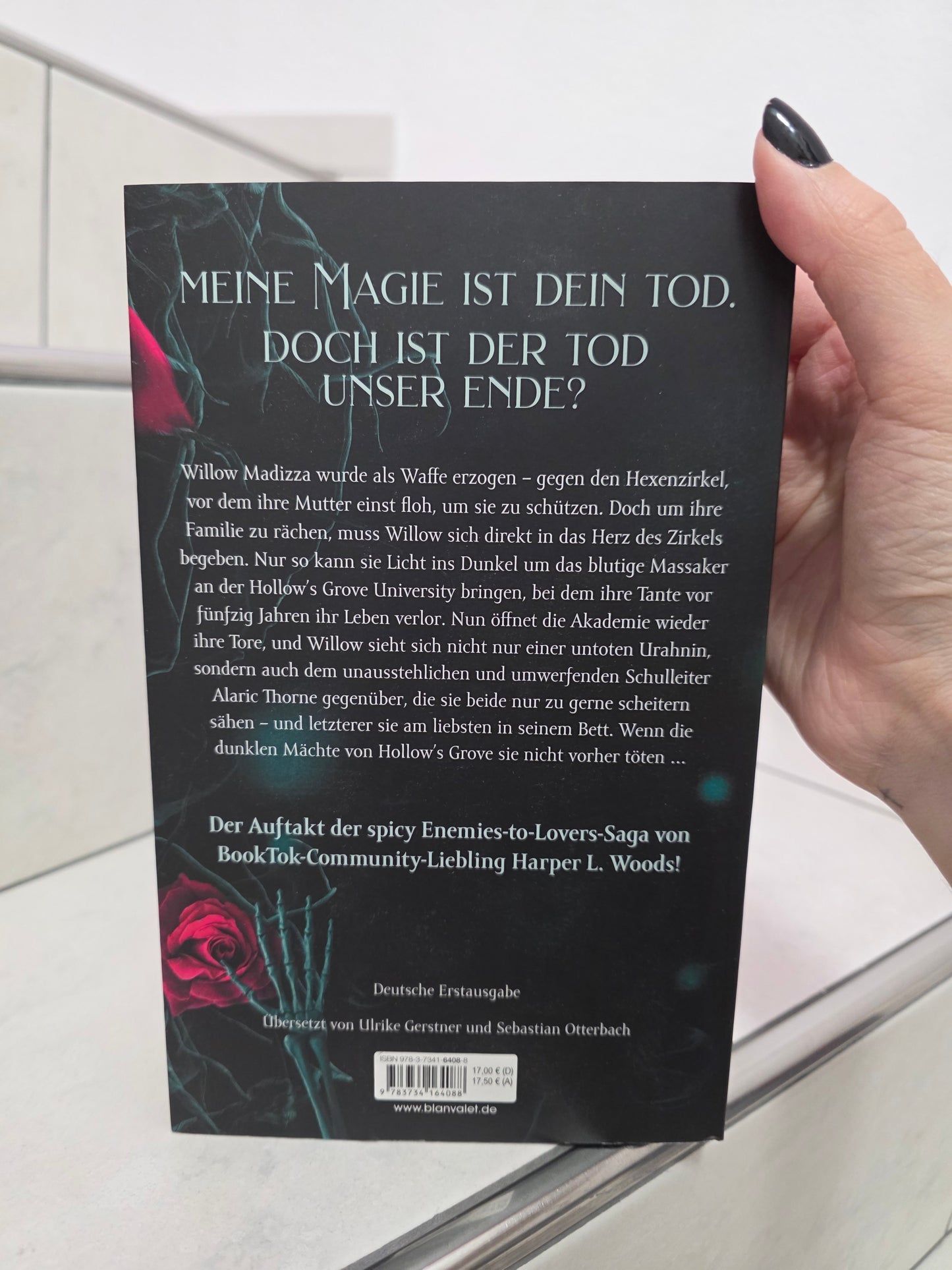 Coven of Bones von Harper L. Woods