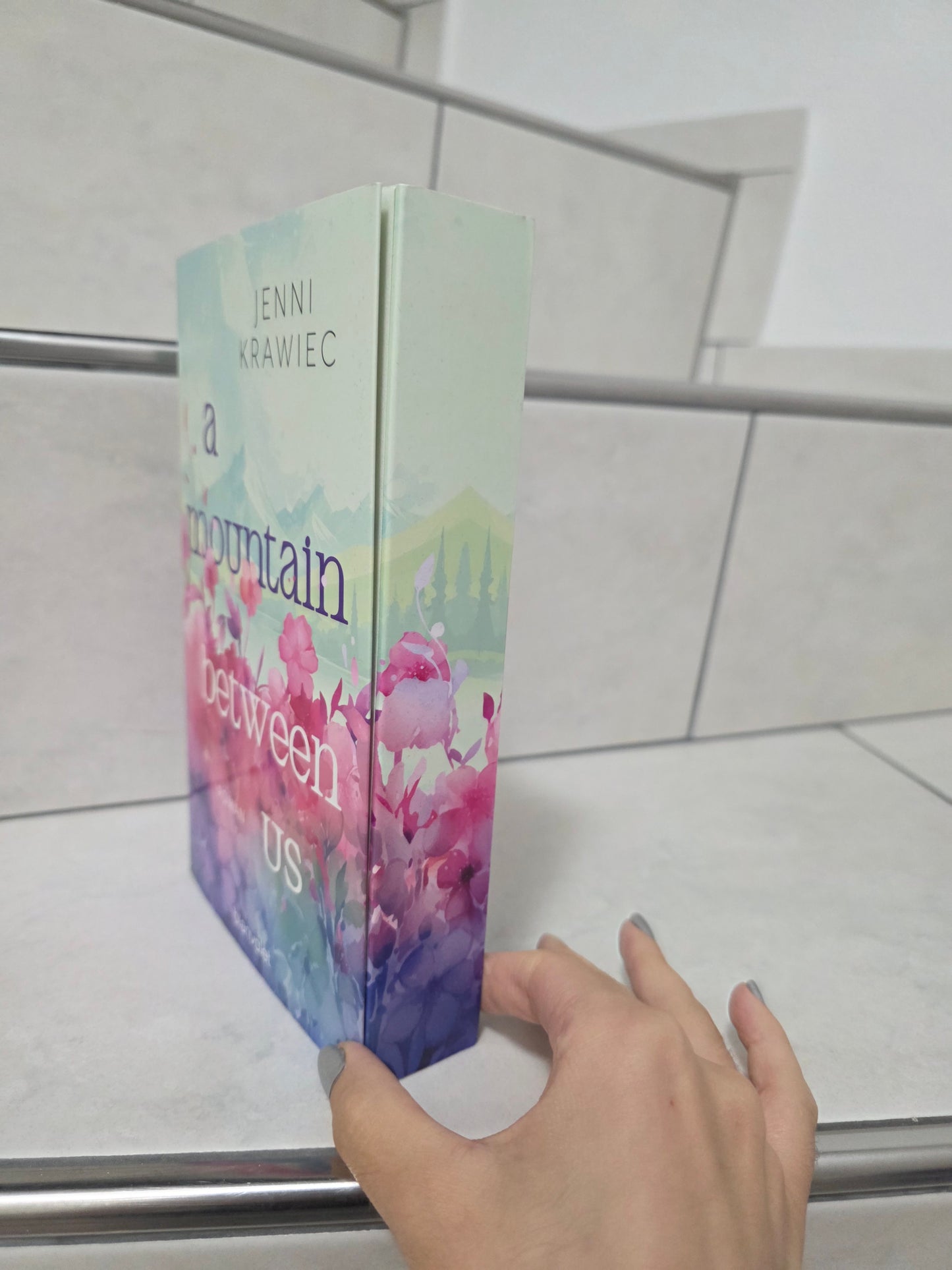 a mountain between us von Jenni Krawiec
