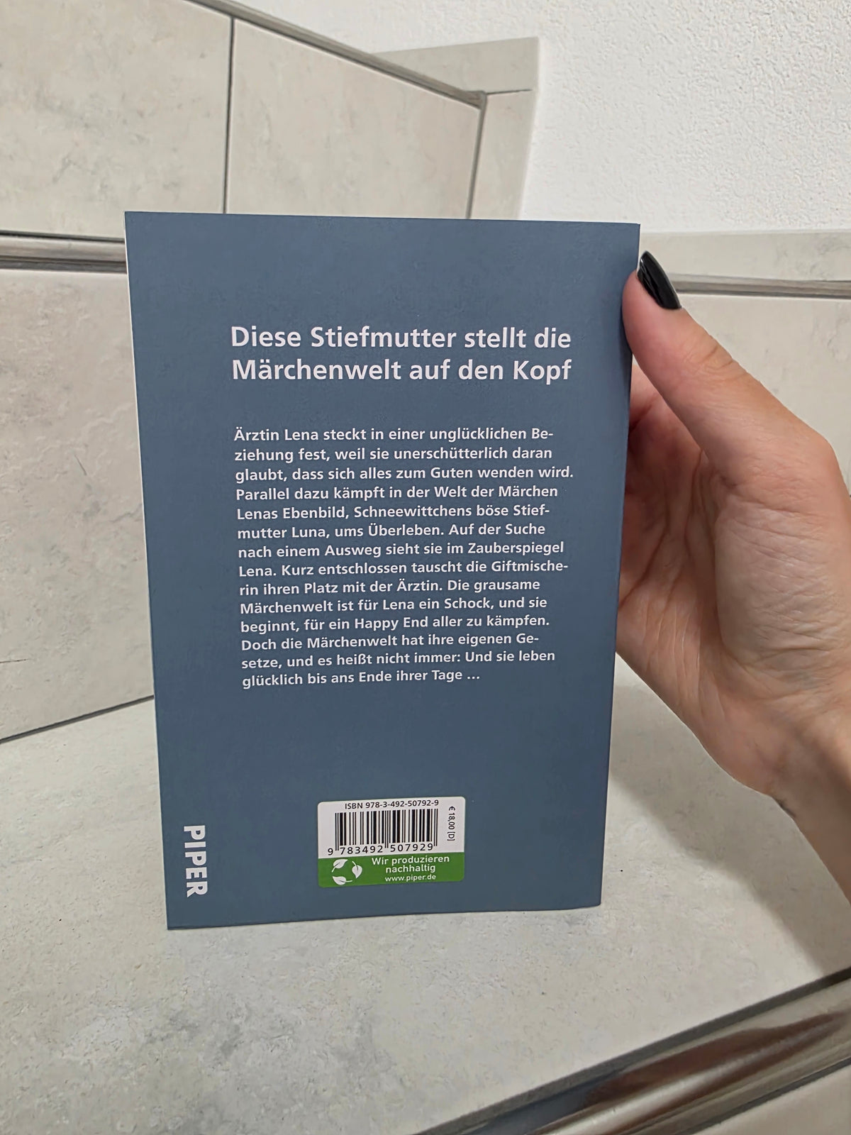 Mirror: Weiss wie Schnee von Lucia Herbst