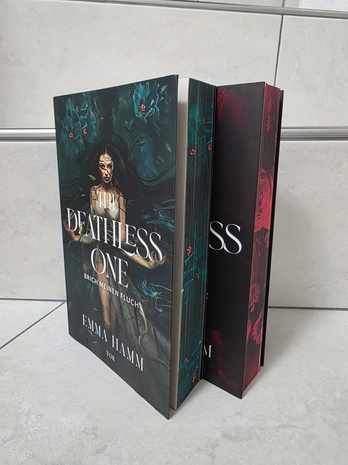 Die Grabsängerin 1&2 von Emma Hamm