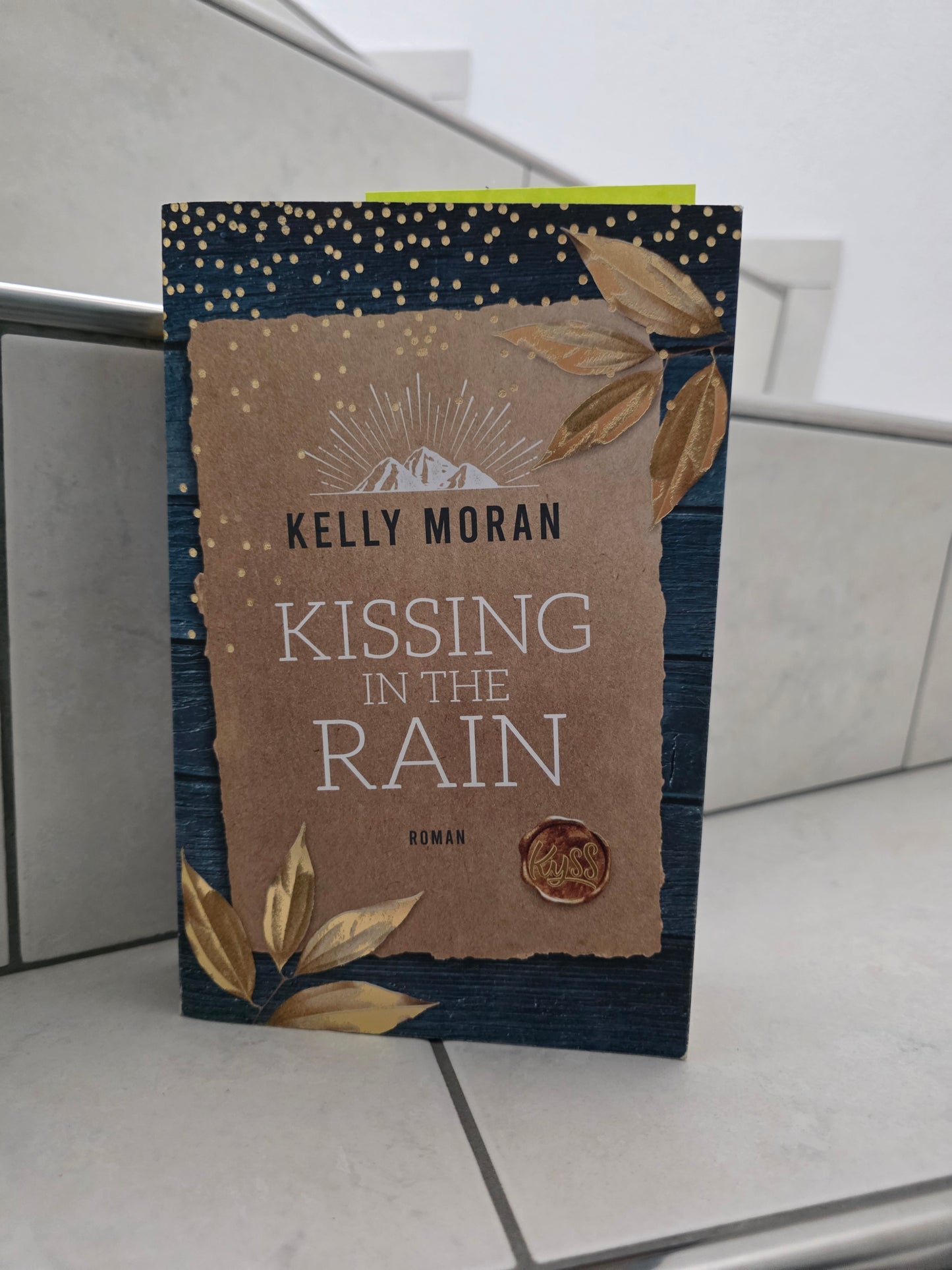 Kissing in the Rain von Kelly Moran