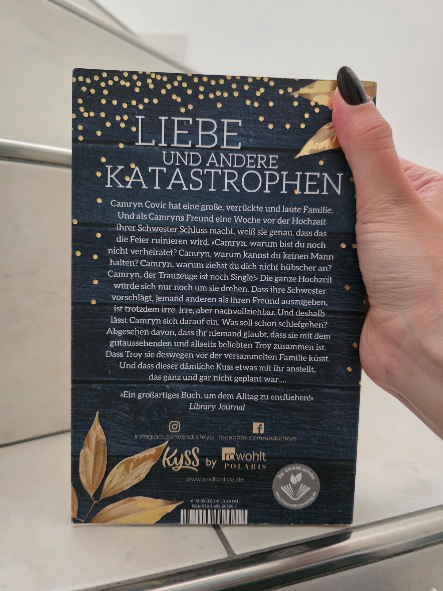 Kissing in the Rain von Kelly Moran