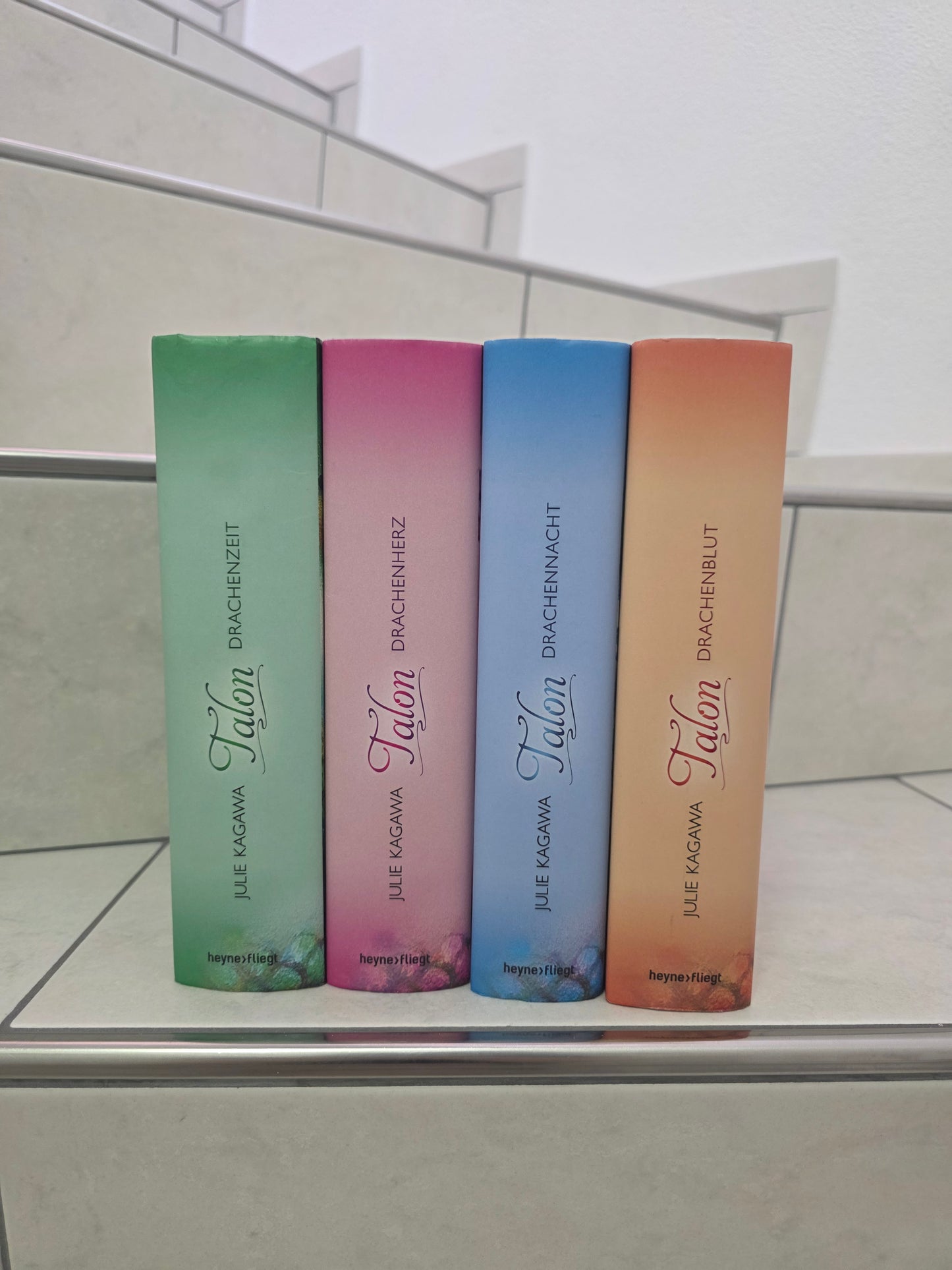 Talon Band 1-4 von Julie Kagawa
