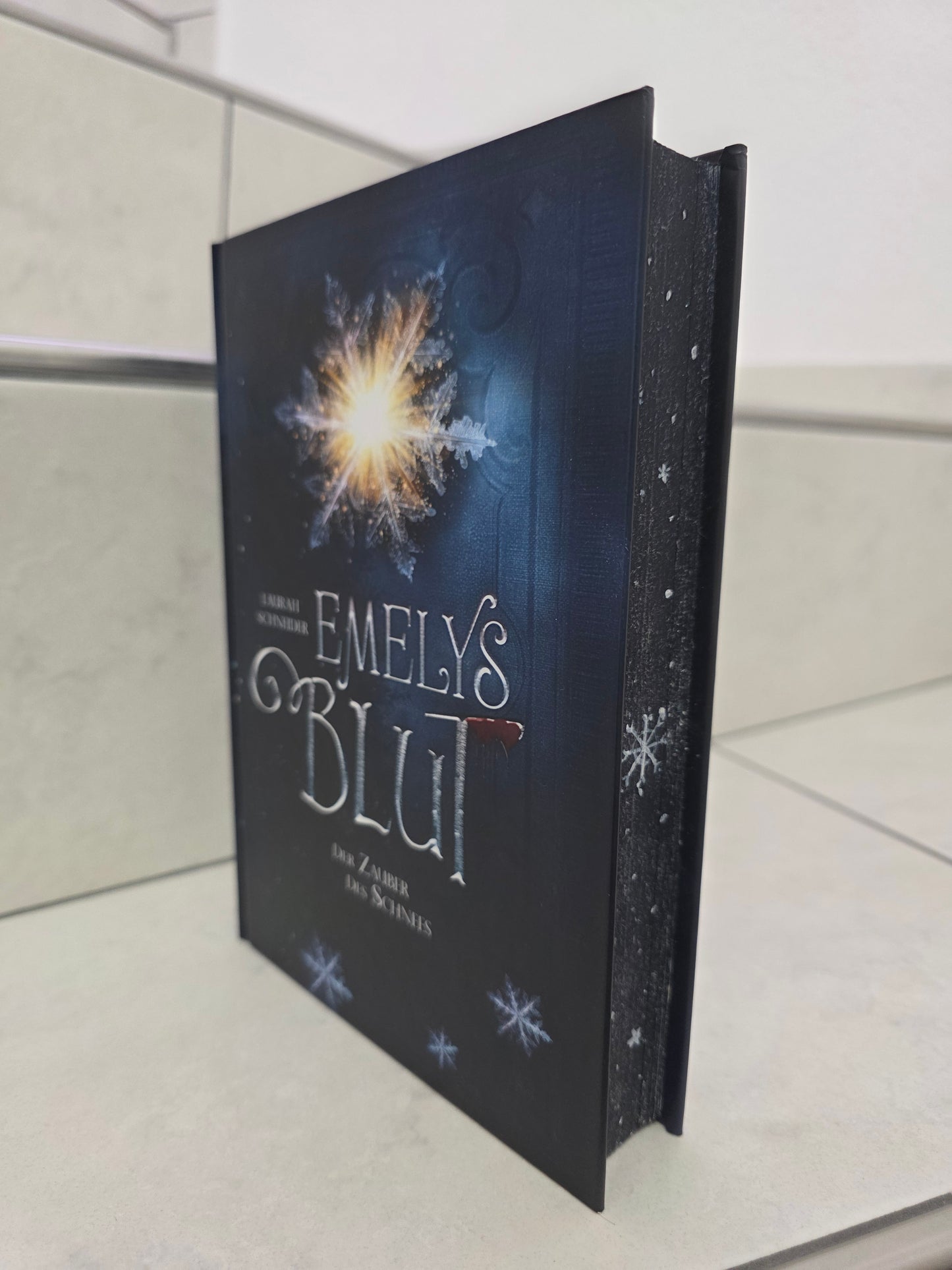 Emelys Blut: Der Zauber des Schnees von Laurah Schneider