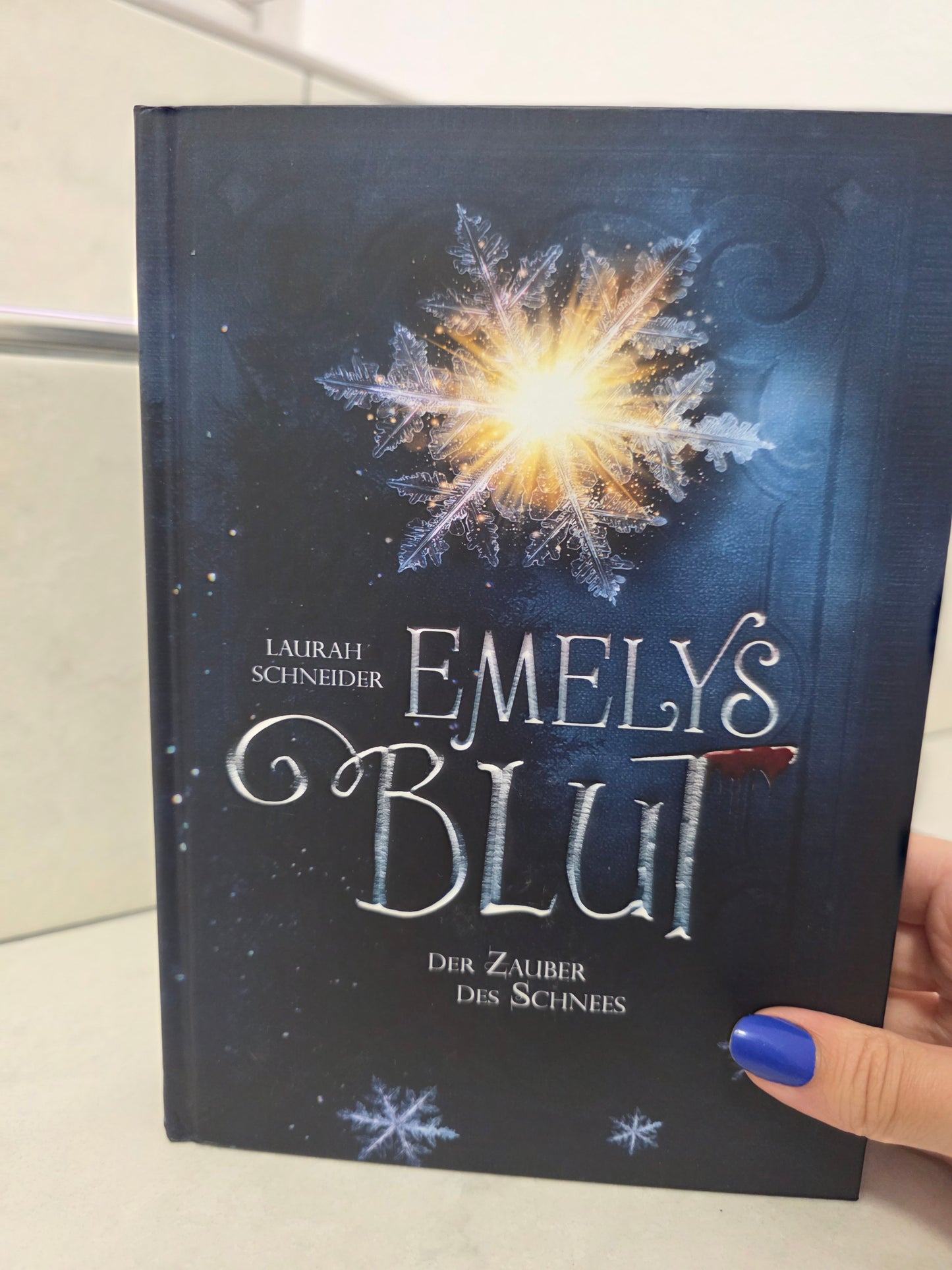 Emelys Blut: Der Zauber des Schnees von Laurah Schneider