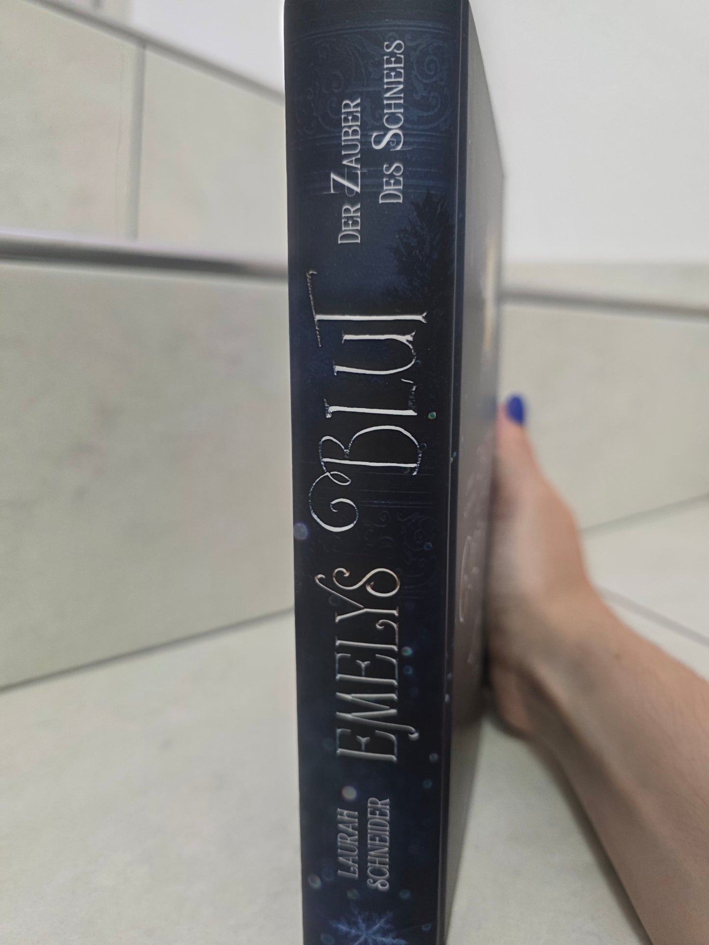 Emelys Blut: Der Zauber des Schnees von Laurah Schneider