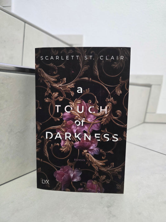 A Touch of Darkness von Scarlett St. Clair