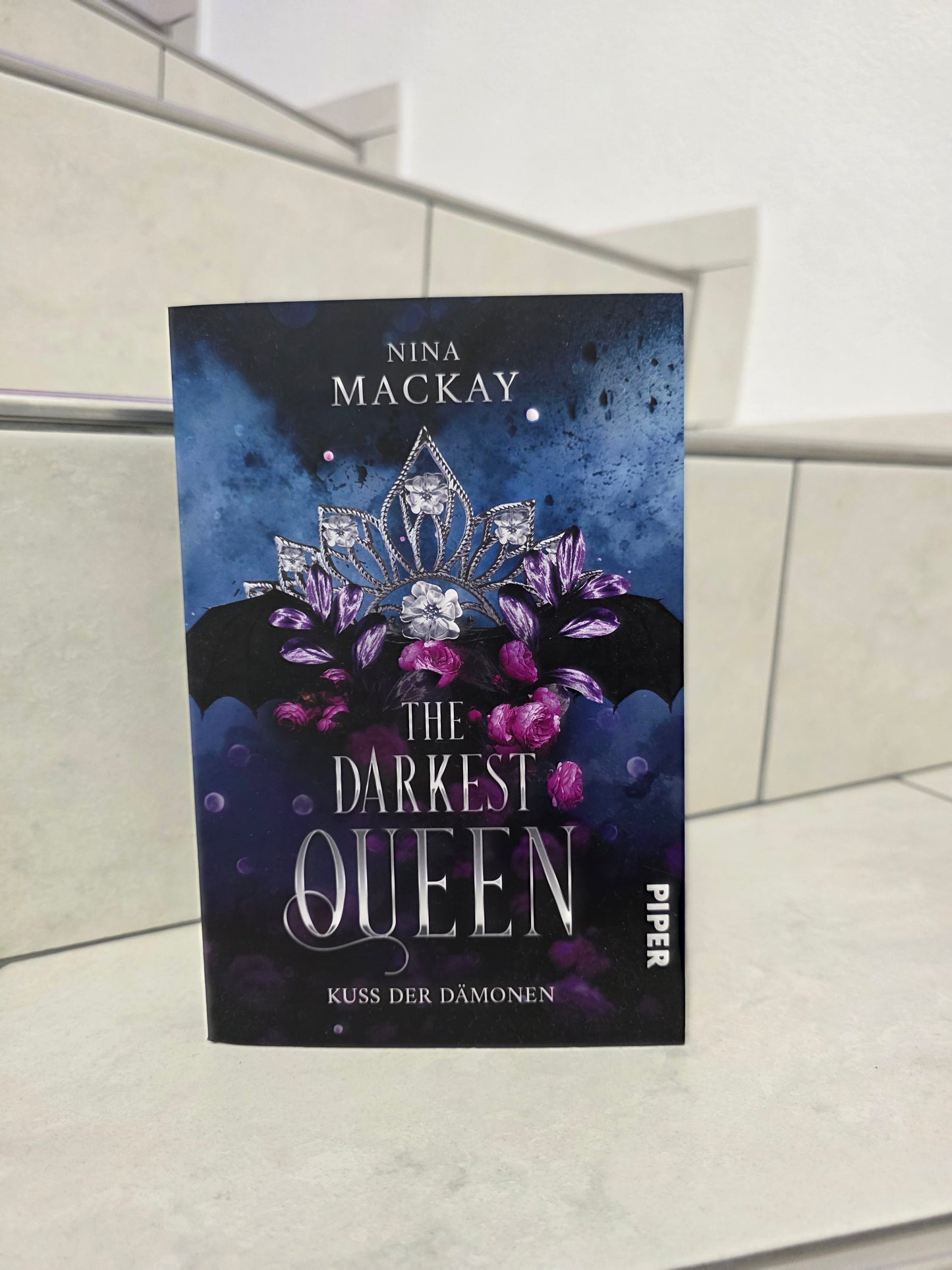 The Darkest Queen: Kuss der Dämonen von Nina Mackay