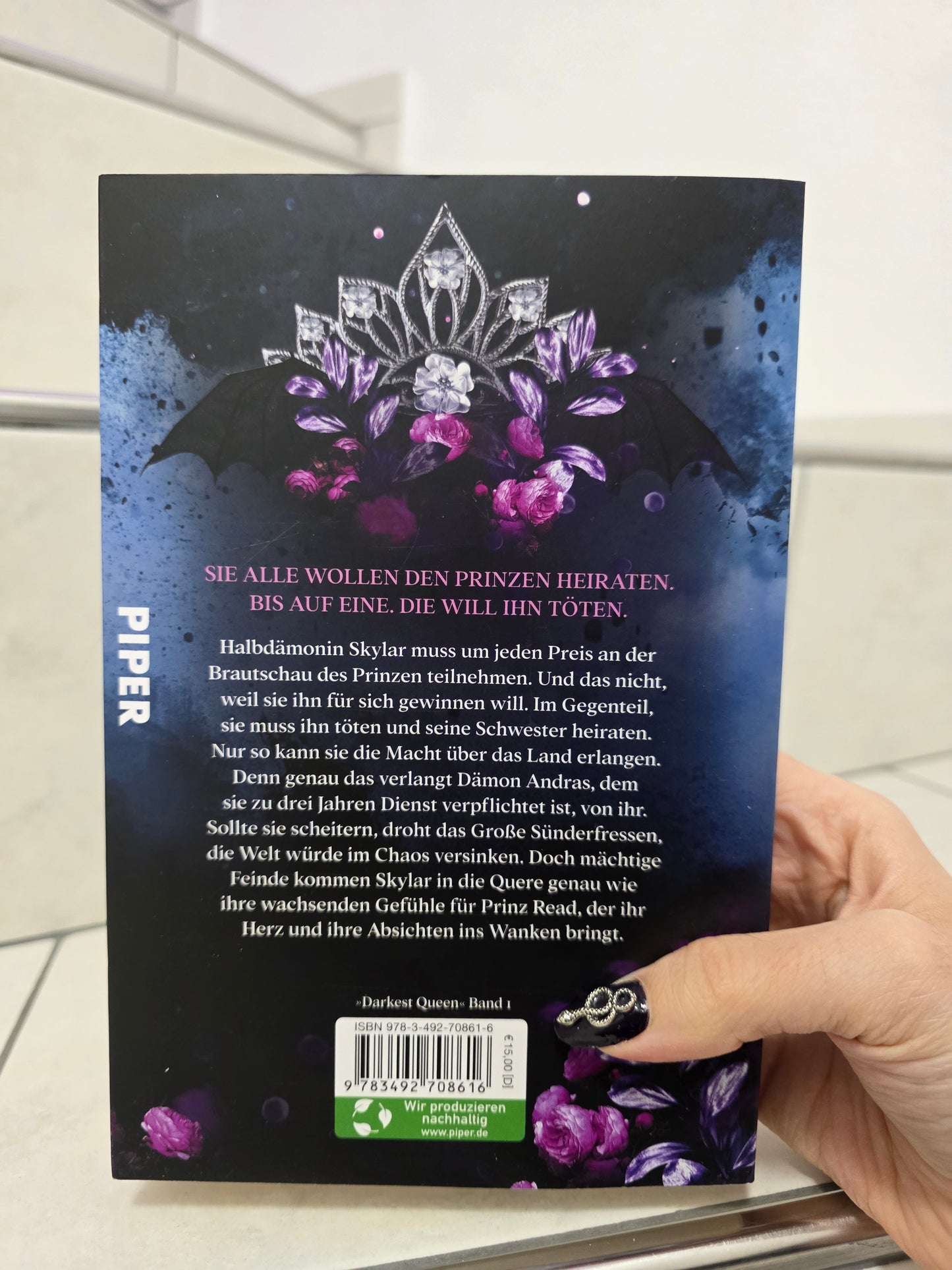 The Darkest Queen: Kuss der Dämonen von Nina Mackay