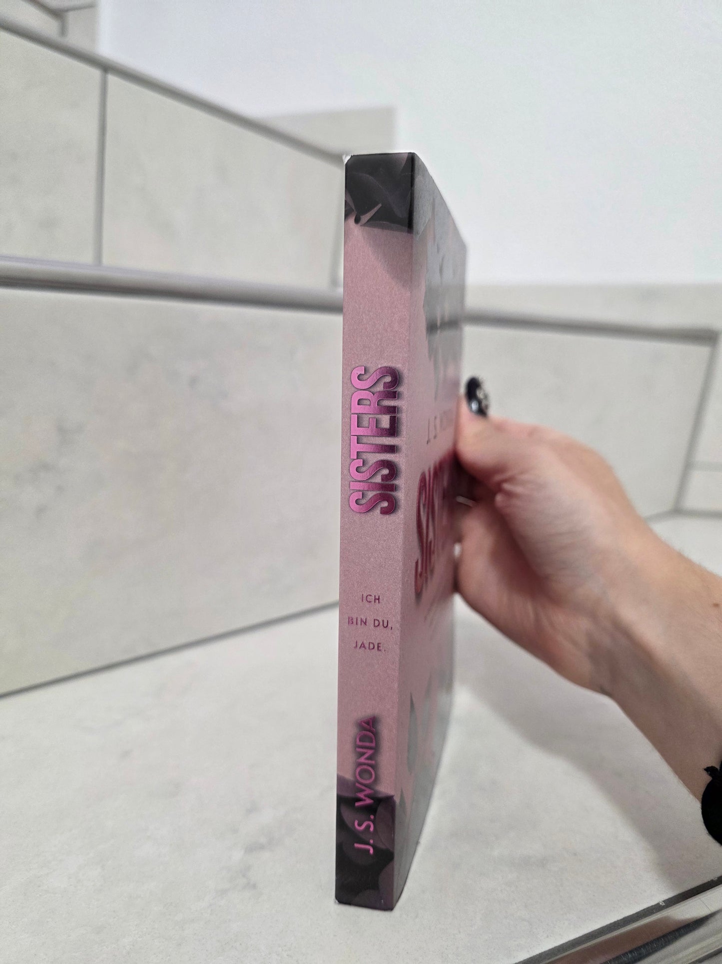 Sisters von J.S. Wonda