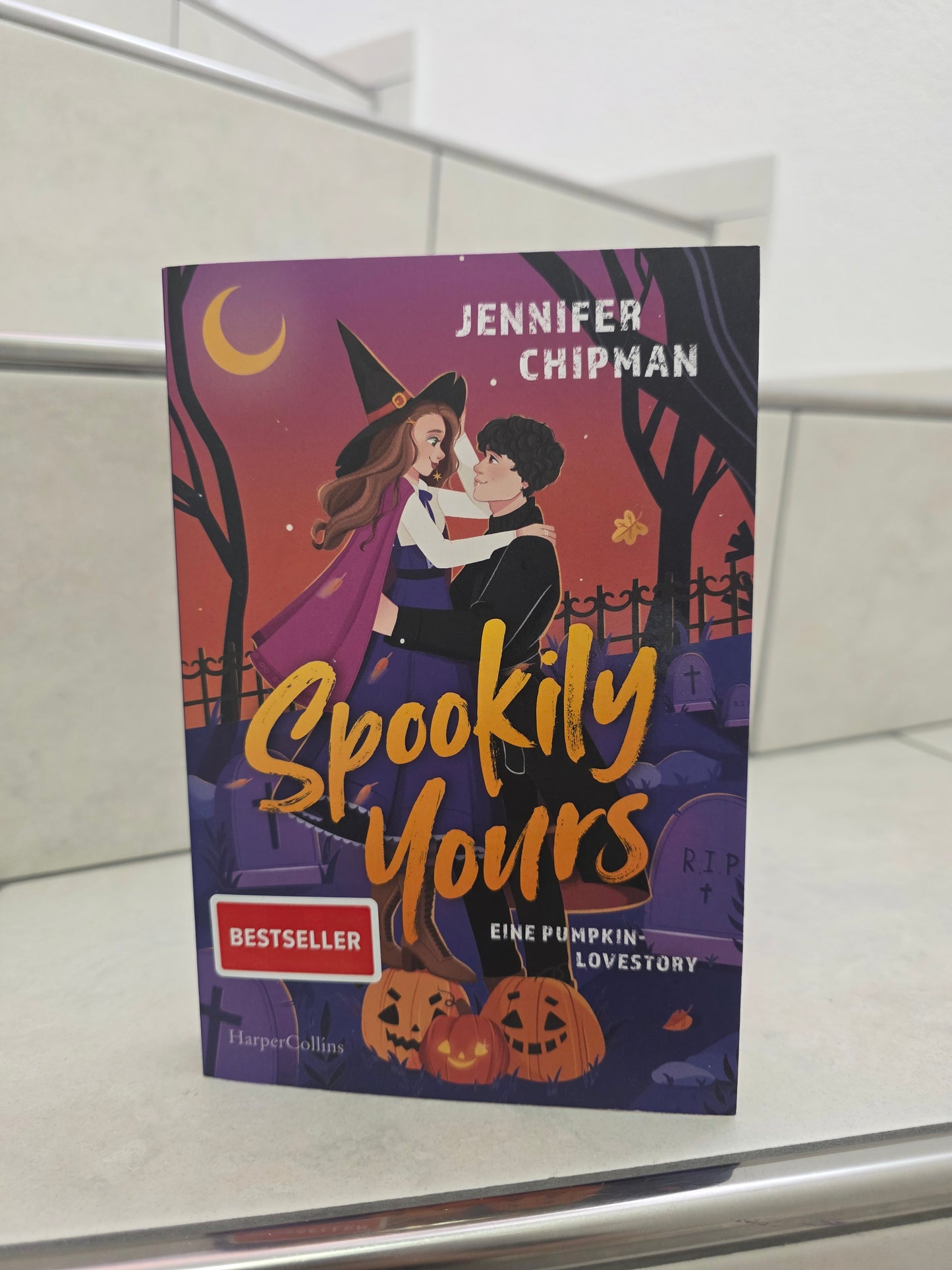 Spookily Yours von Jennifer Chipman