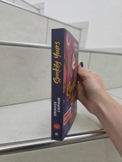 Spookily Yours von Jennifer Chipman