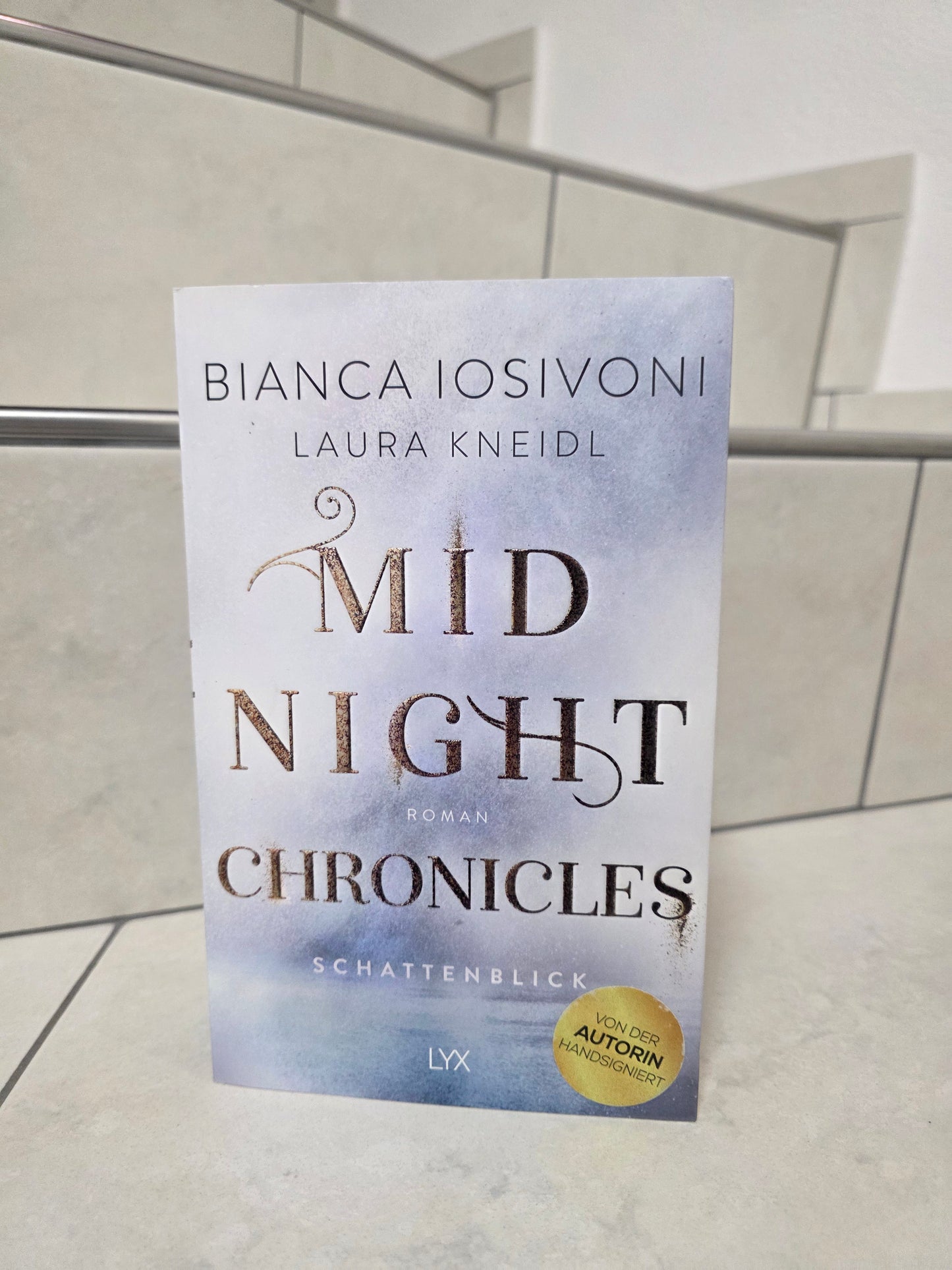 Midnight Chronicles 1 von Bianca Iosivoni & Laura Kneidl