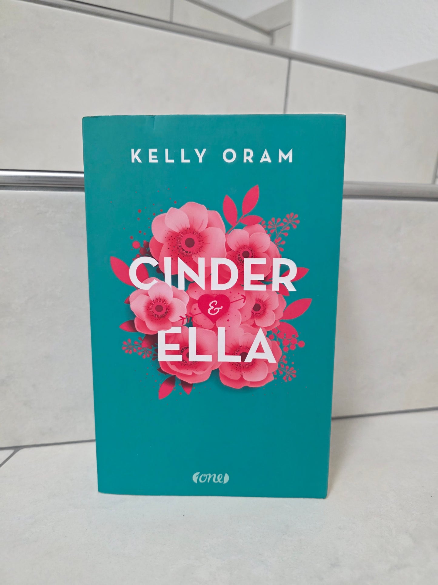 Cinder & Ella von Kelly Oram