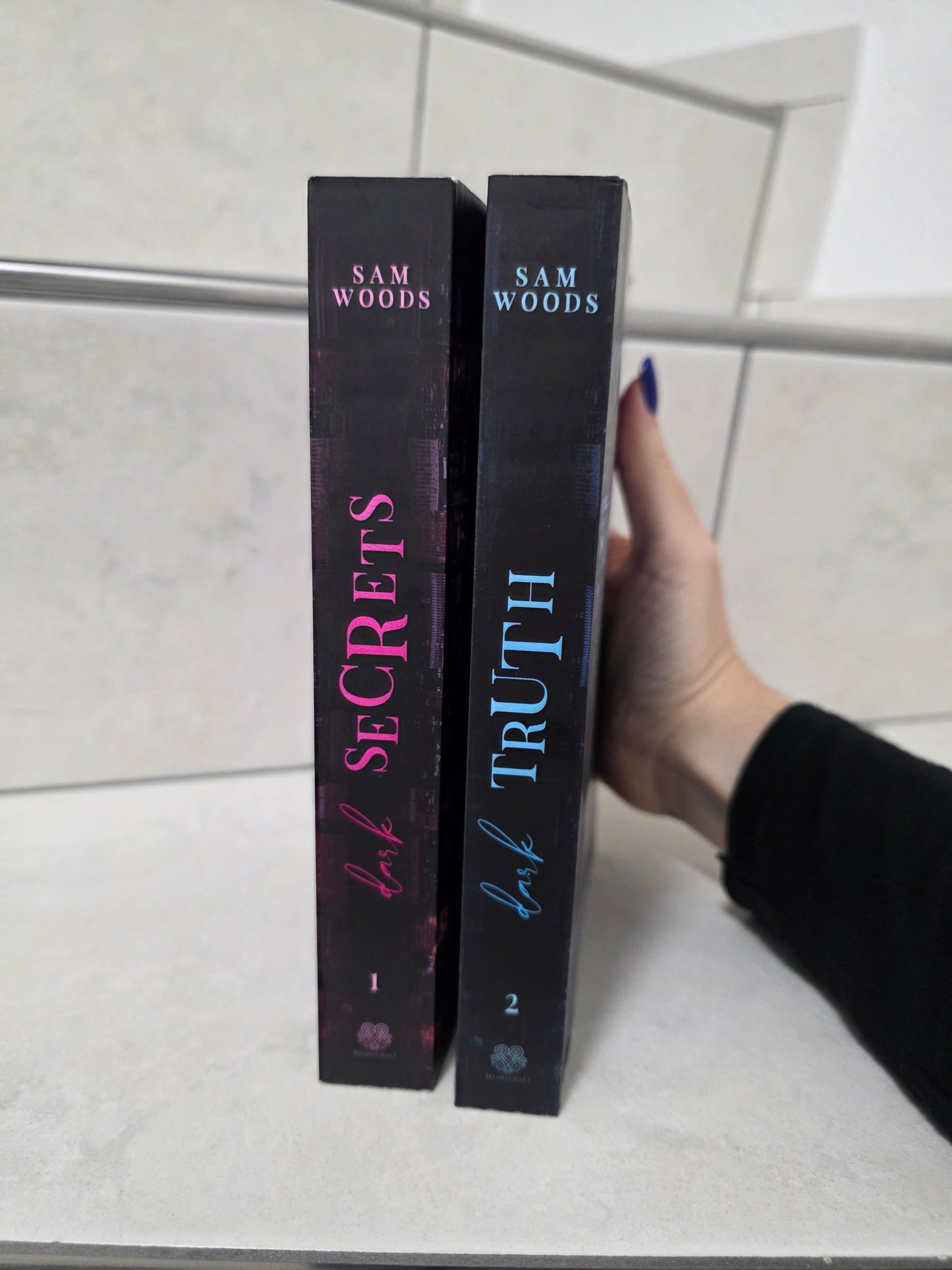 dark secrets & dark truth von Sam Woods