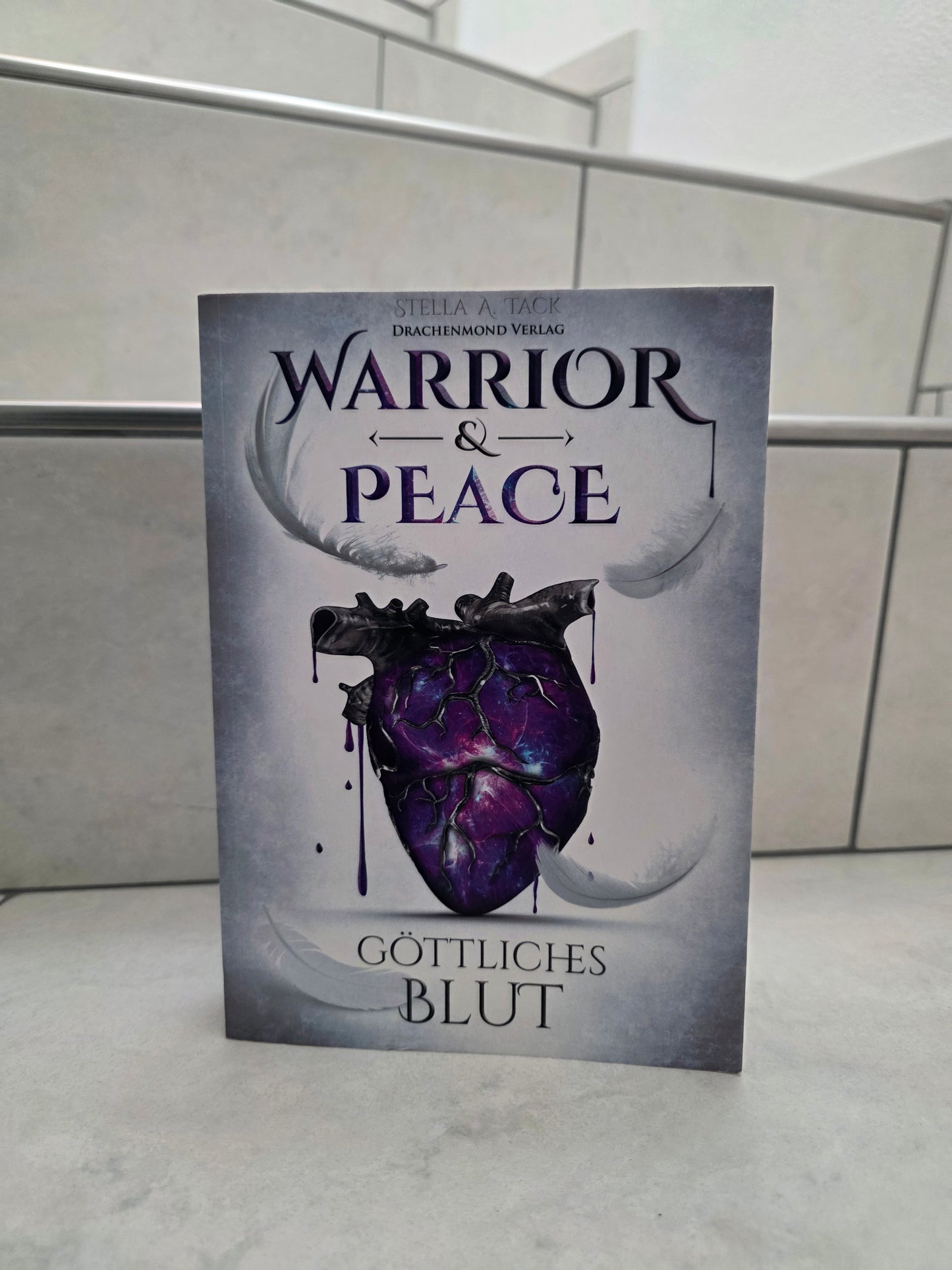 Warrior & Peace: Göttliches Blut von Stella A. Tack