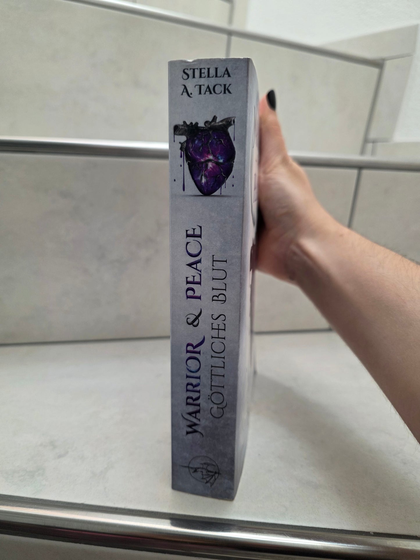 Warrior & Peace: Göttliches Blut von Stella A. Tack