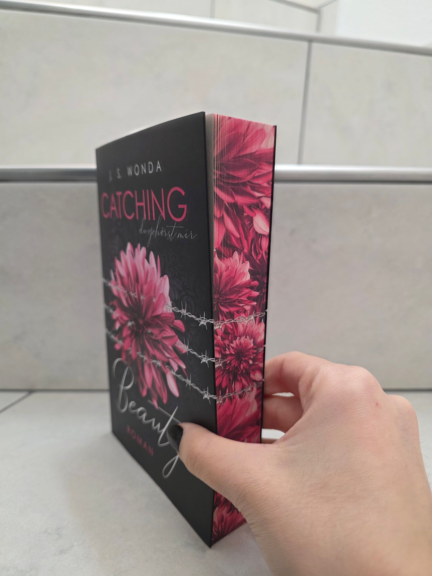 Catching Beauty von J.S. Wonda