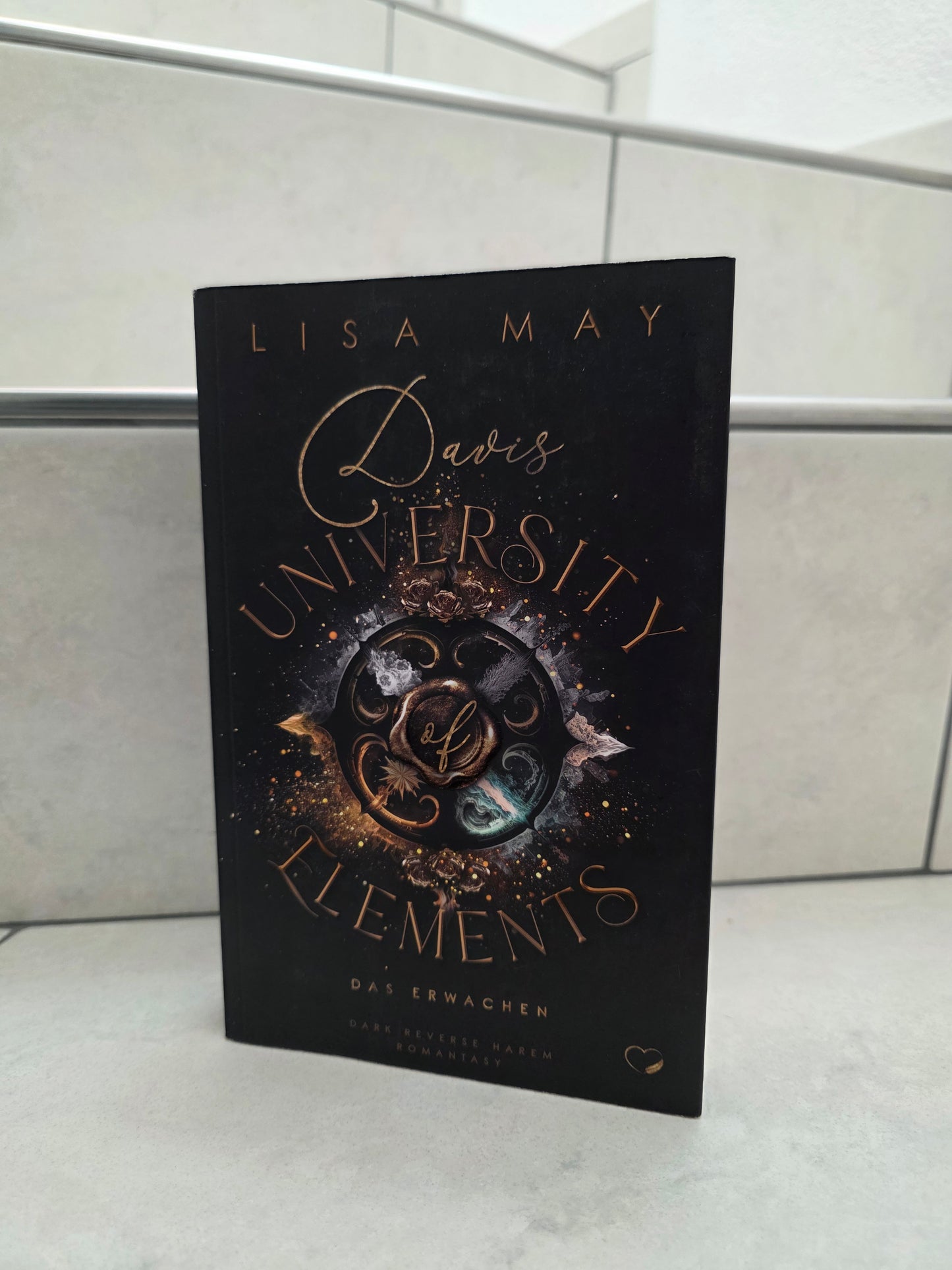 Davis University of Elements von Lisa May