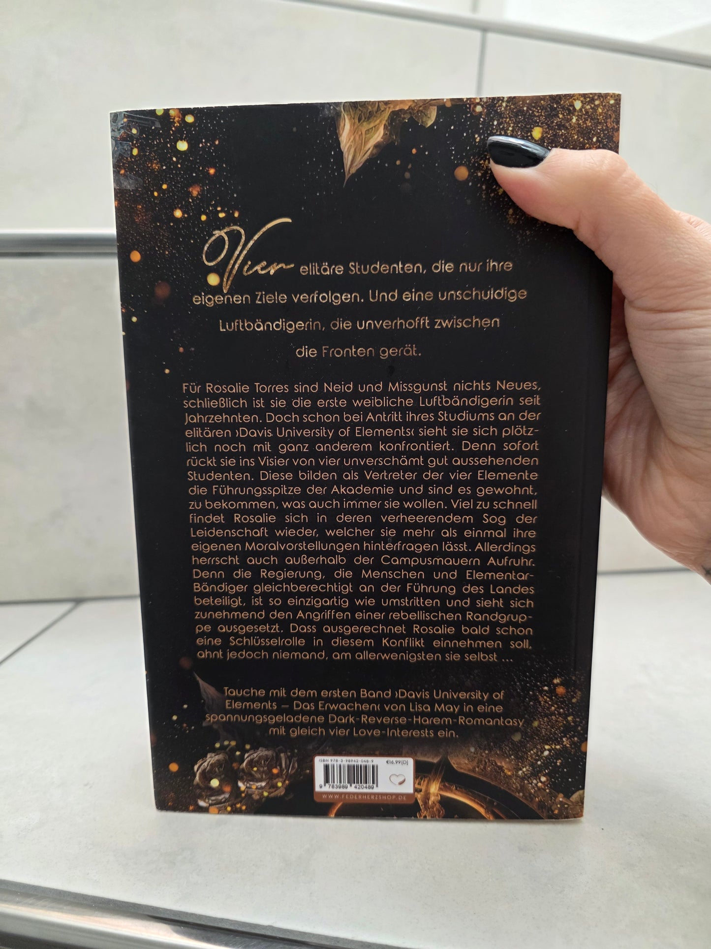 Davis University of Elements von Lisa May