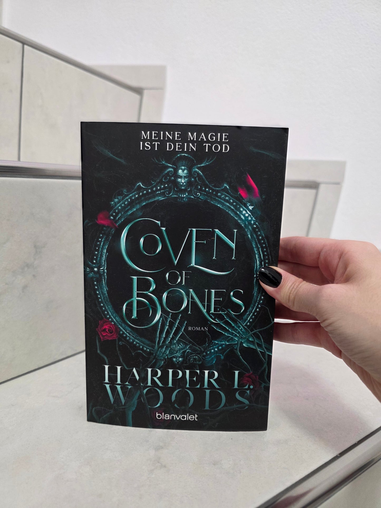 Coven of Bones von Harper L. Woods