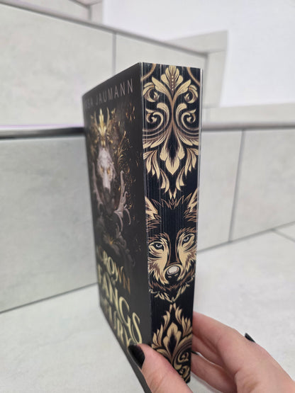 A Crown of Fangs and Fury von Ursa Jaumann