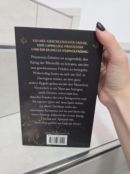 A Crown of Fangs and Fury von Ursa Jaumann