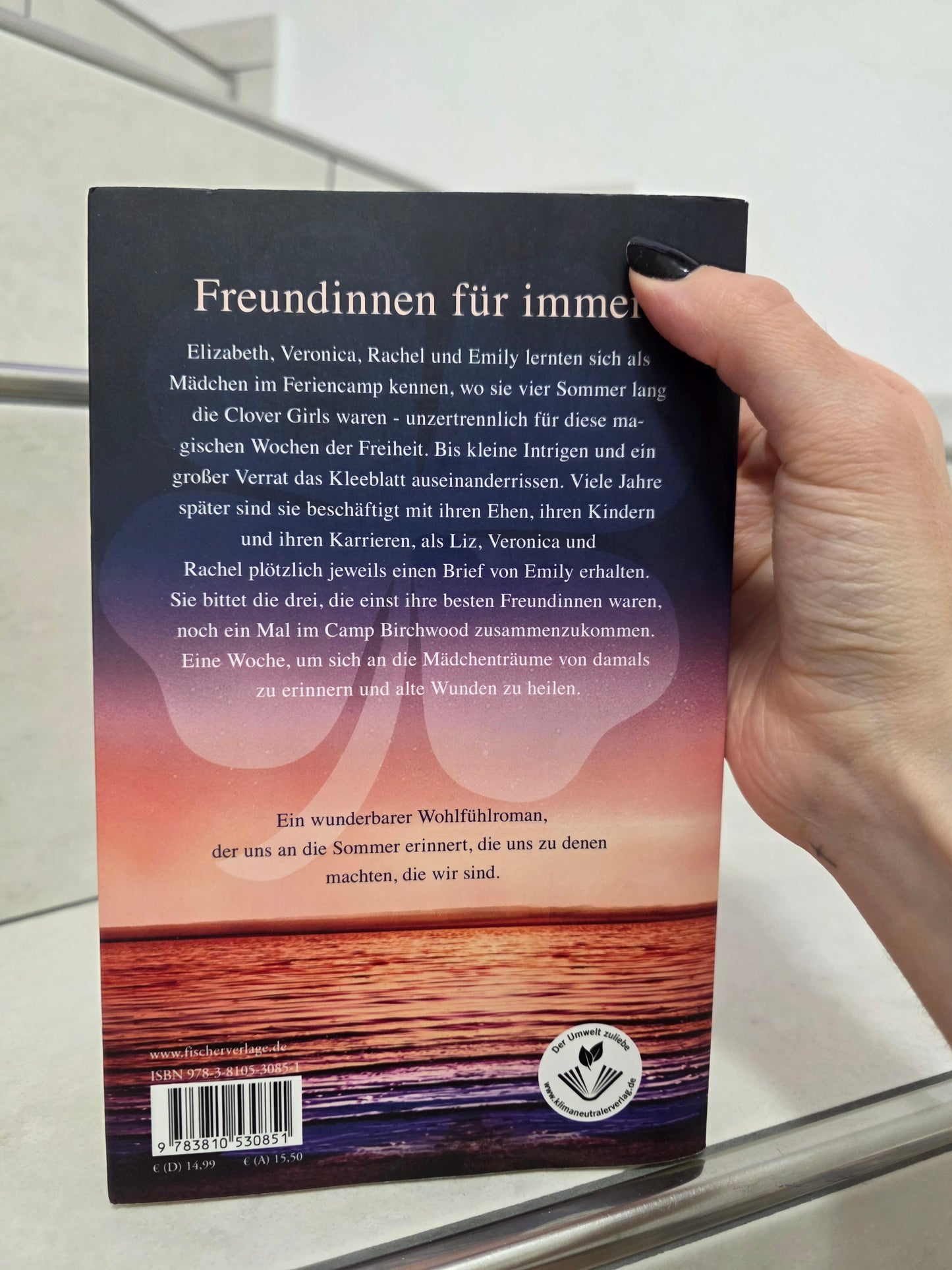 Vier Frauen und ein See von Viola Shipman