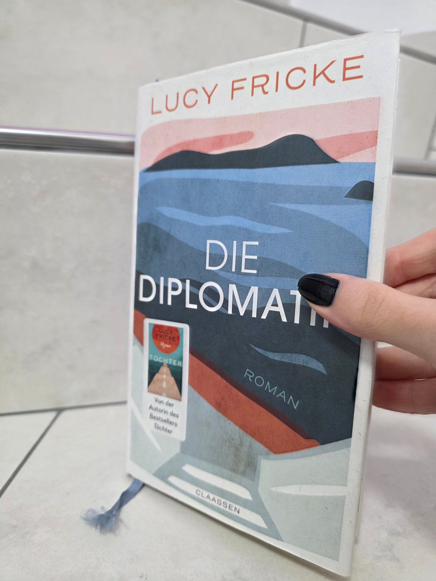 Die Diplomatin von Lucy Fricke