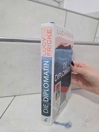 Die Diplomatin von Lucy Fricke