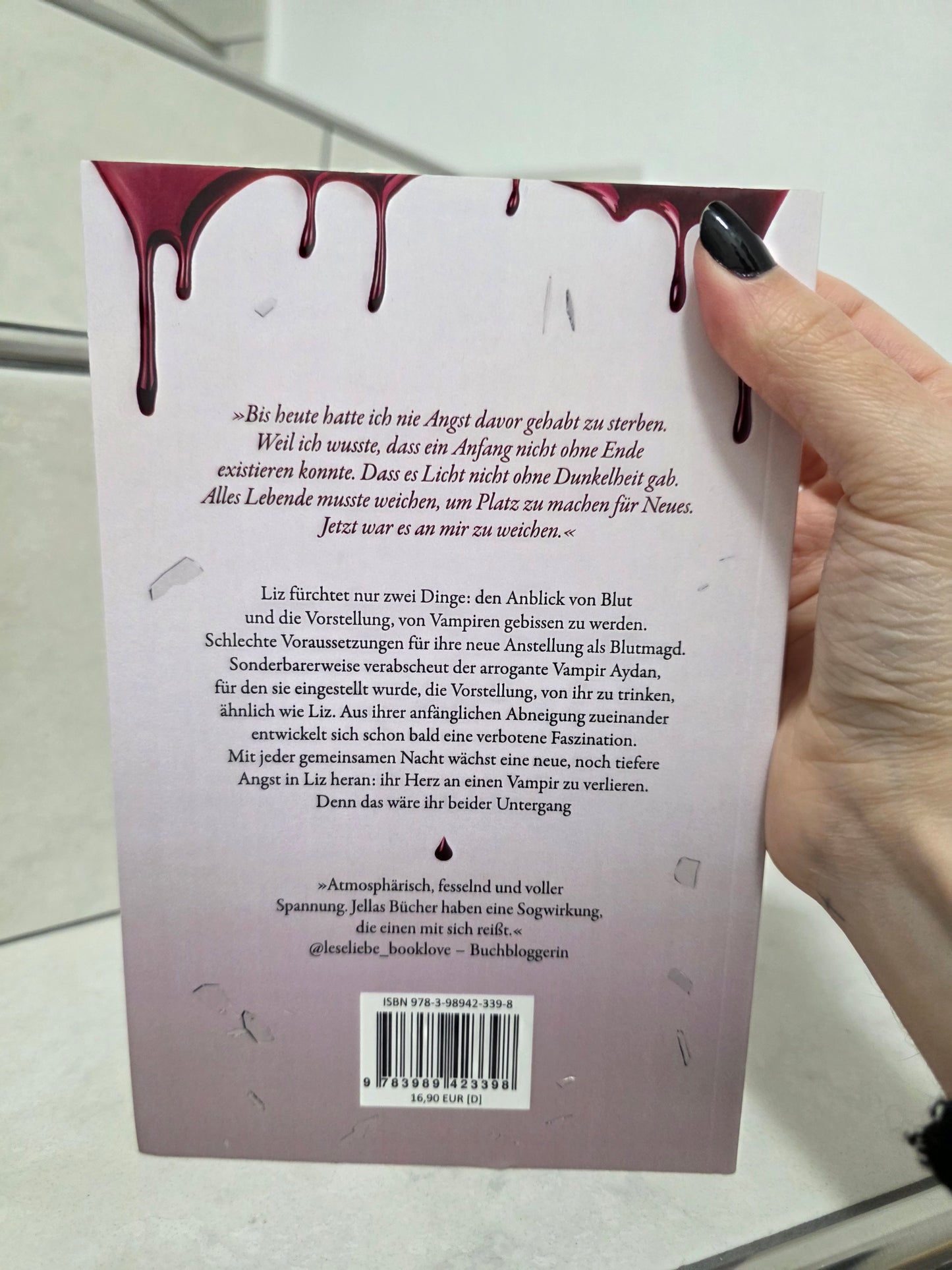 Broken by Darkness von Jella Benks