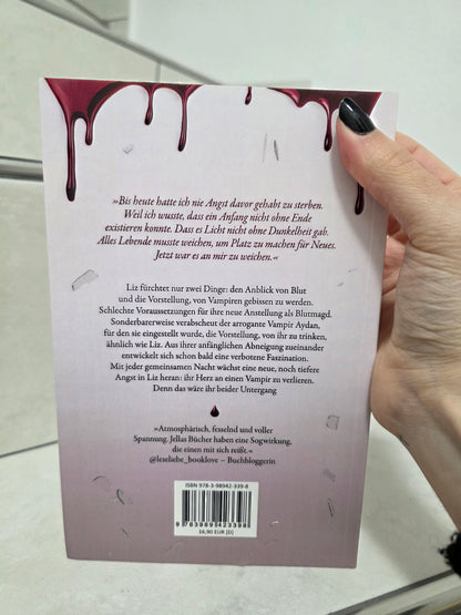 Broken by Darkness von Jella Benks