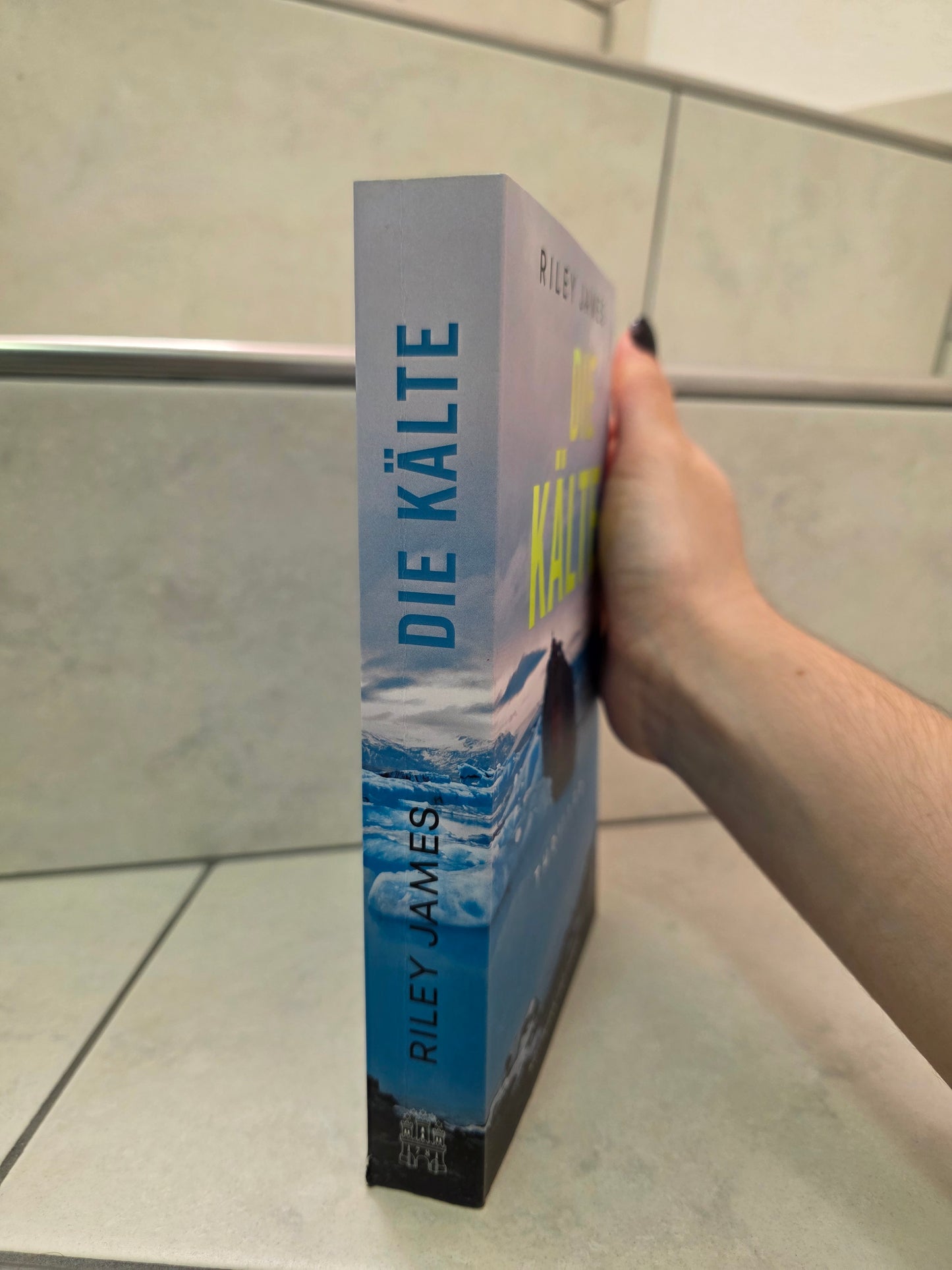 Die Kälte von Riley James