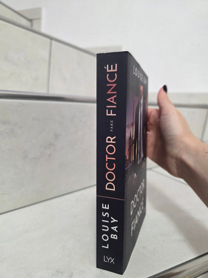 Doctor Fake Fiancé von Louise Bay