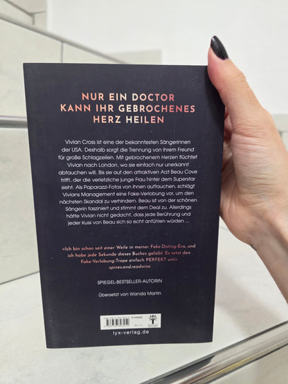 Doctor Fake Fiancé von Louise Bay