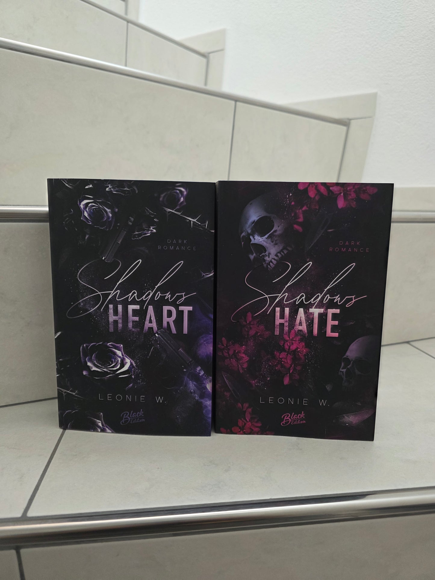 Shadows 1&2 von Leonie W.