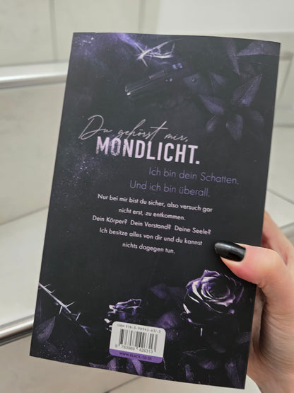 Shadows 1&2 von Leonie W.