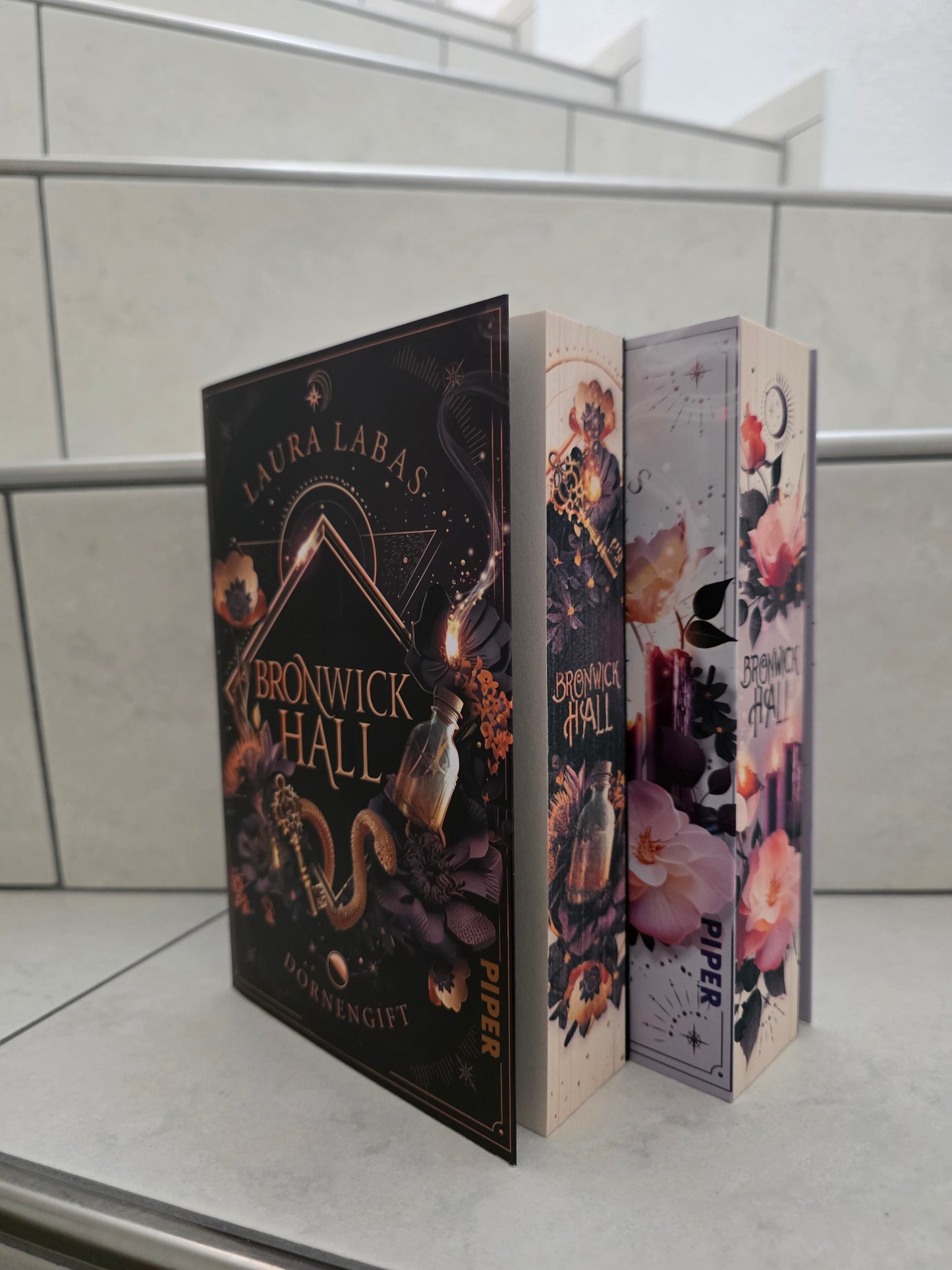Bronwick  Hall 1&2 von Lara Labas