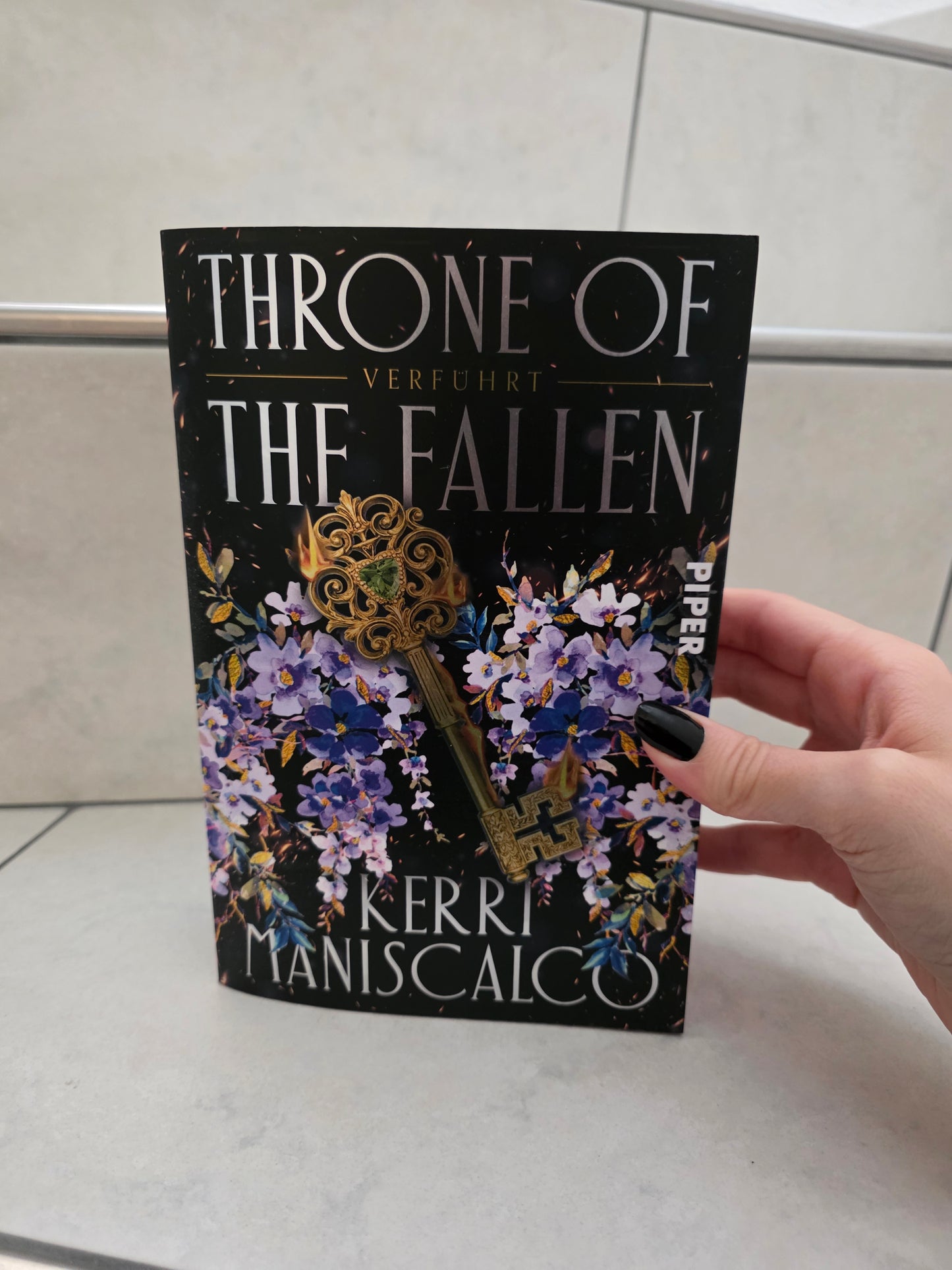 Throne of the Fallen von Kerri Maniscalco