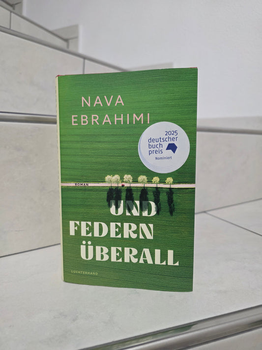 Und Federn überall von Nava Ebrahimi
