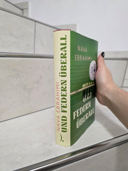 Und Federn überall von Nava Ebrahimi