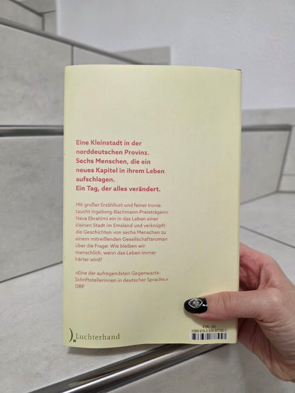 Und Federn überall von Nava Ebrahimi