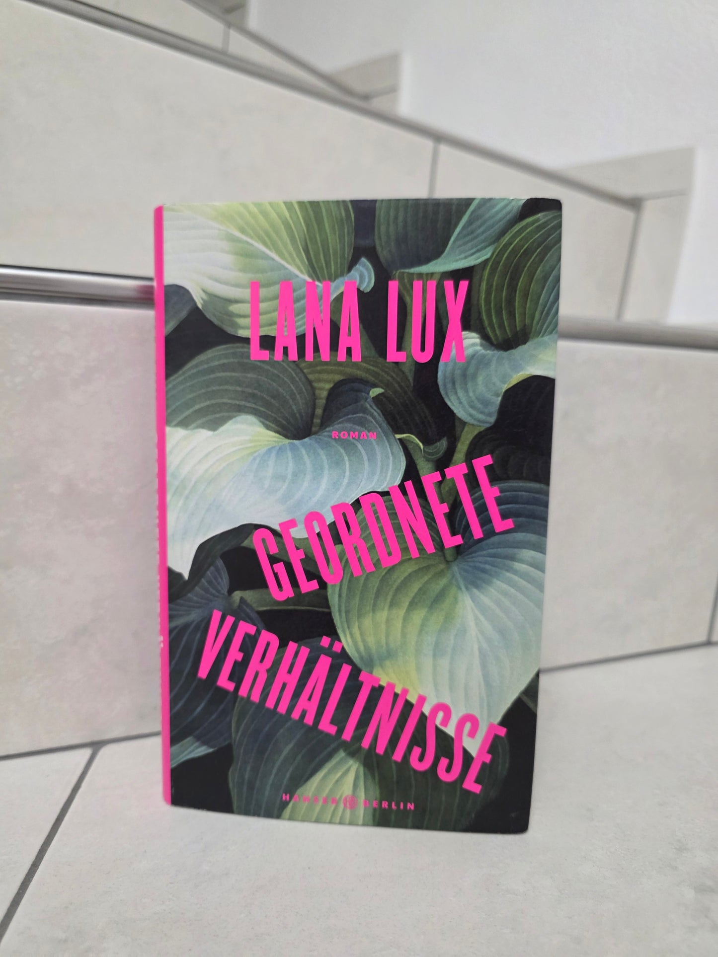 Geordnete Verhältnisse von Lana Lux
