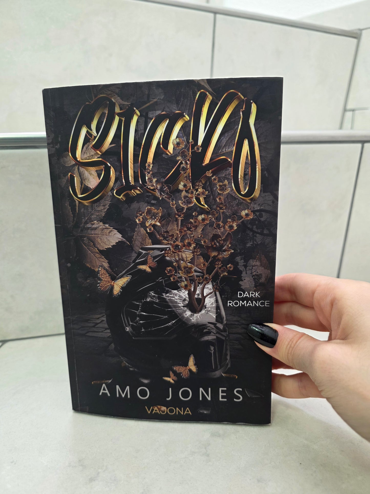 Sicko von Amo Jones