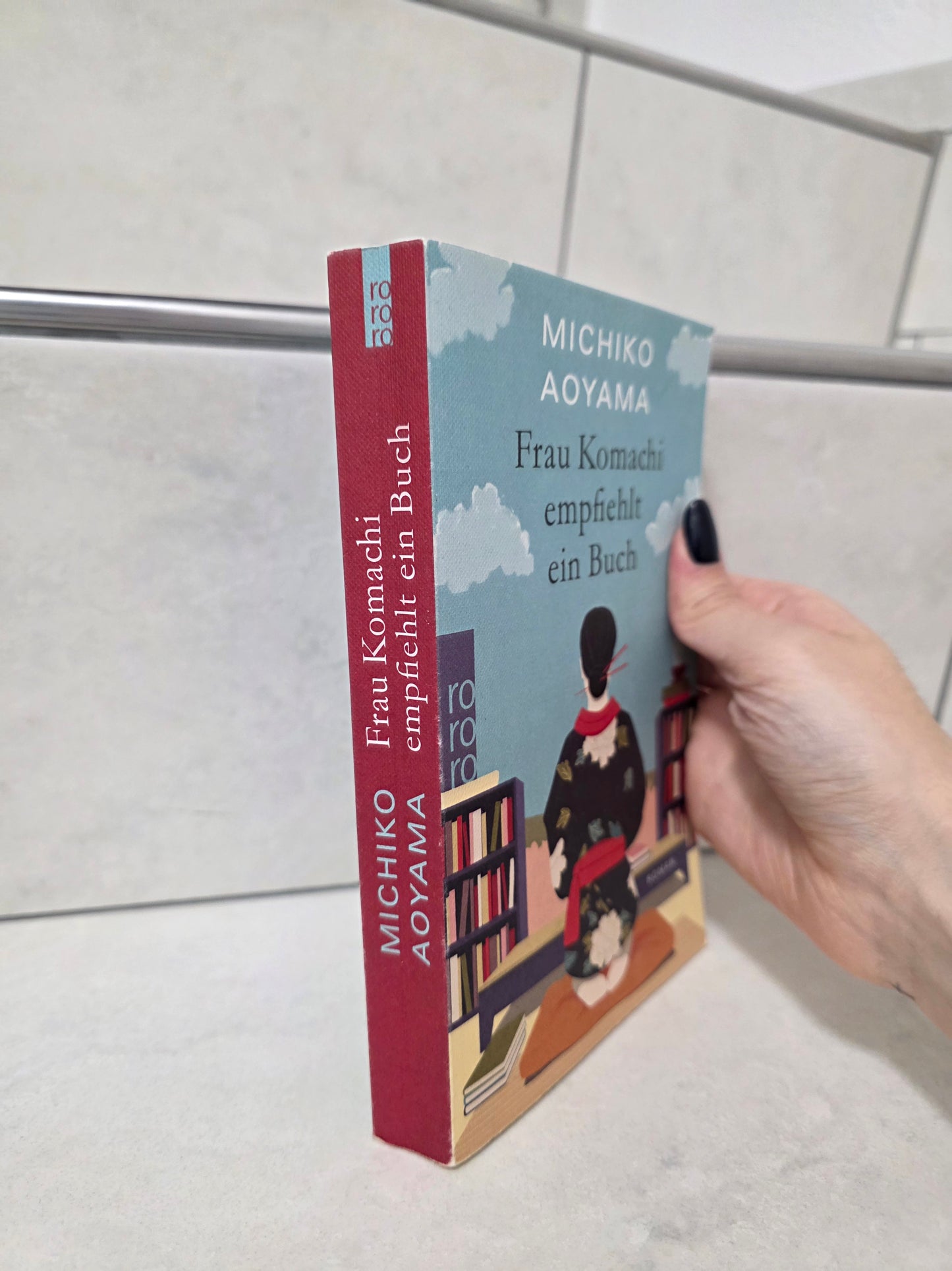 Frau Komachi empfiehlt ein Buch von Michiko Aoyama
