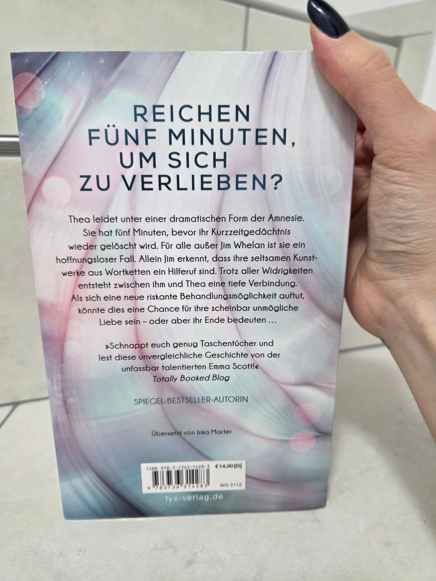 Between Your Words von Emma Scott