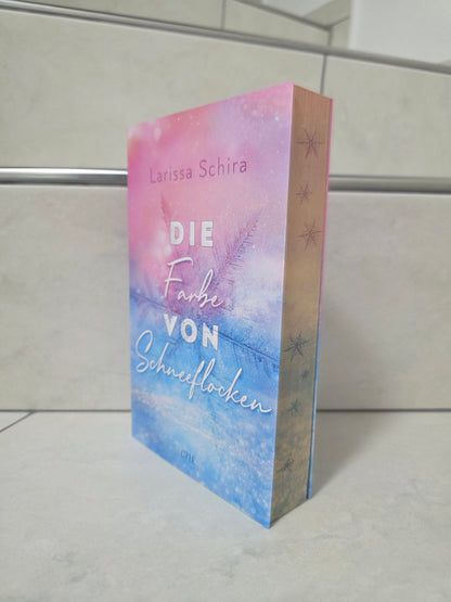 Die Farbe von Schneeflocken von Larissa Schira