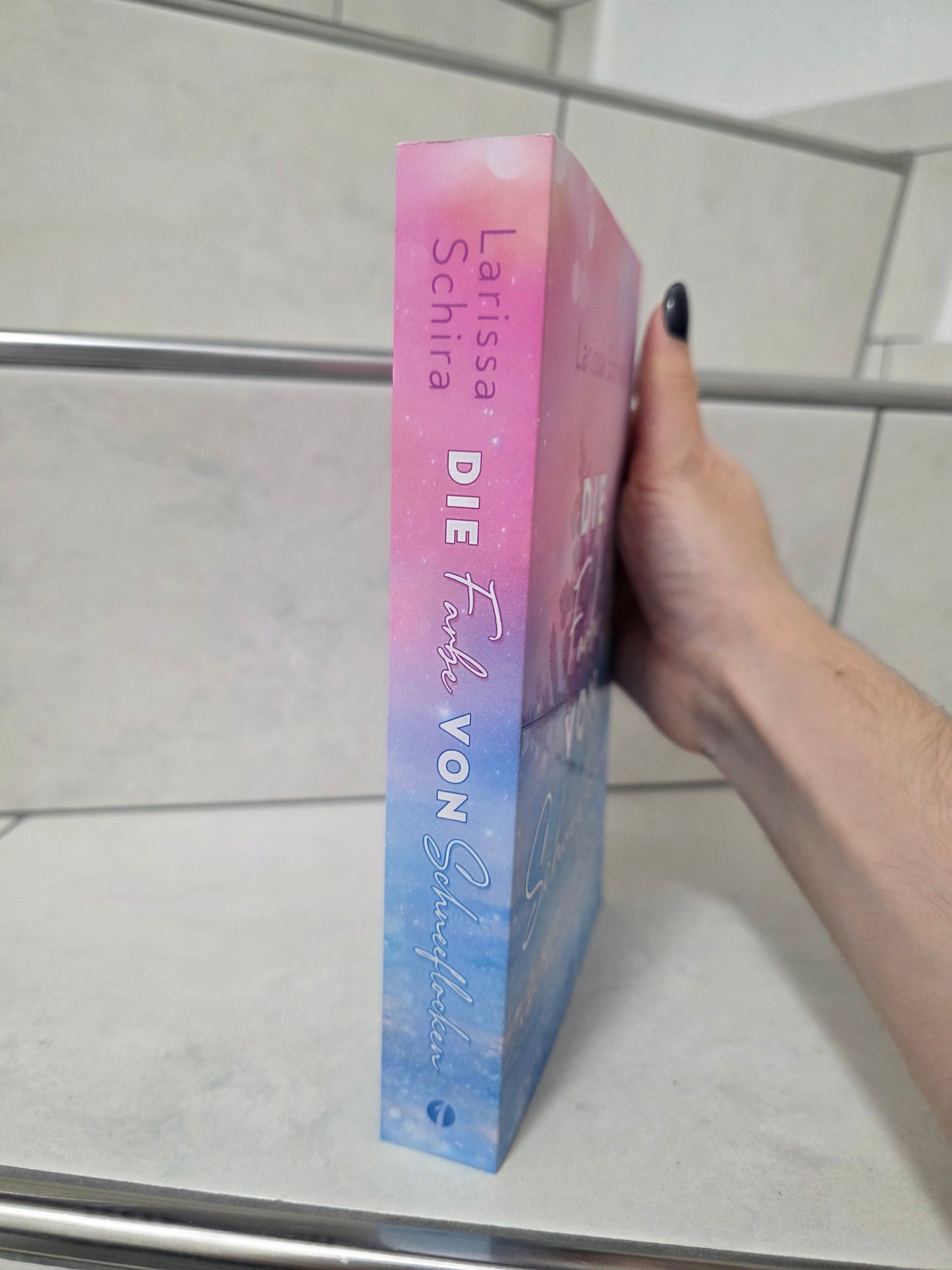 Die Farbe von Schneeflocken von Larissa Schira