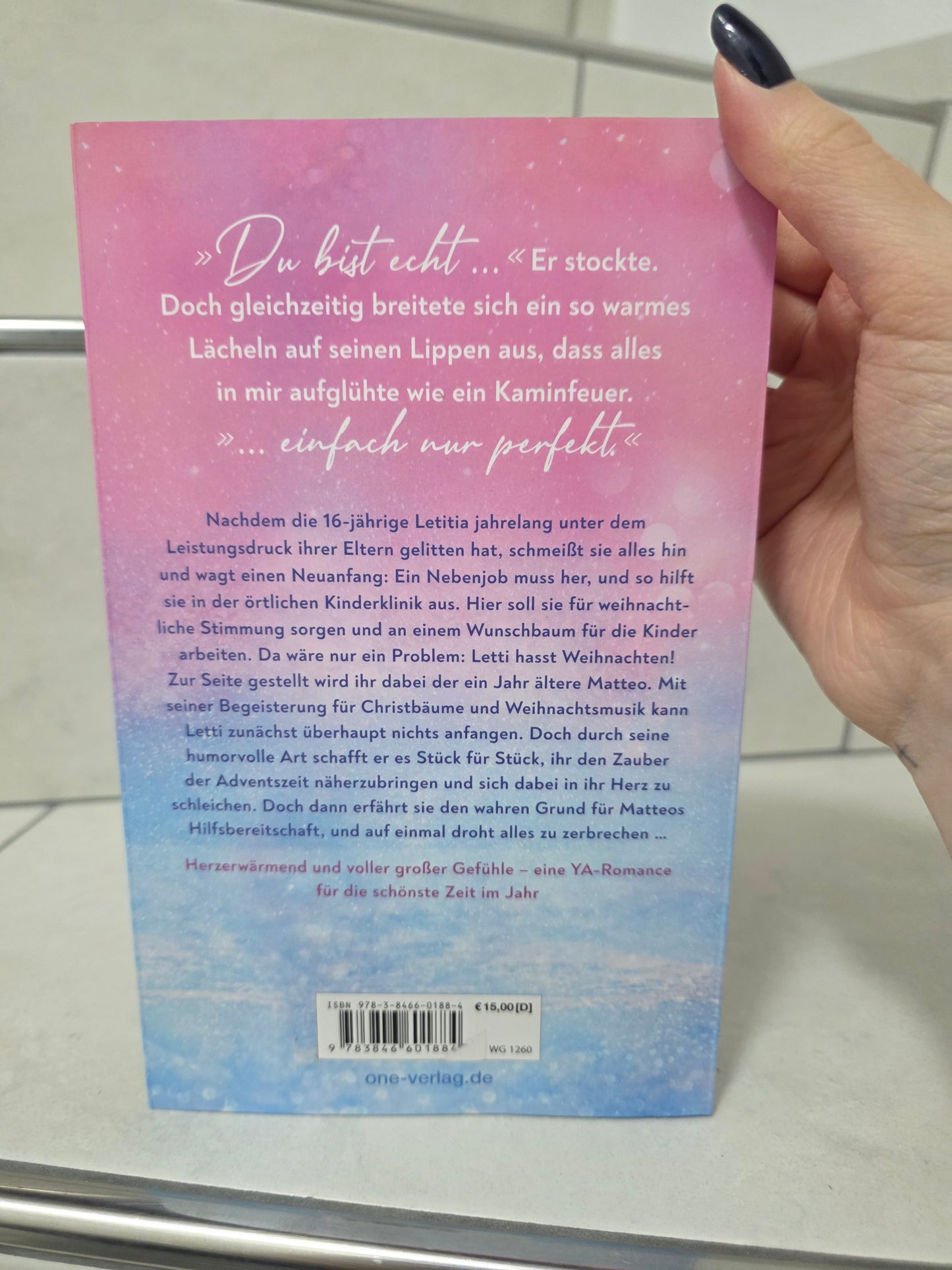 Die Farbe von Schneeflocken von Larissa Schira