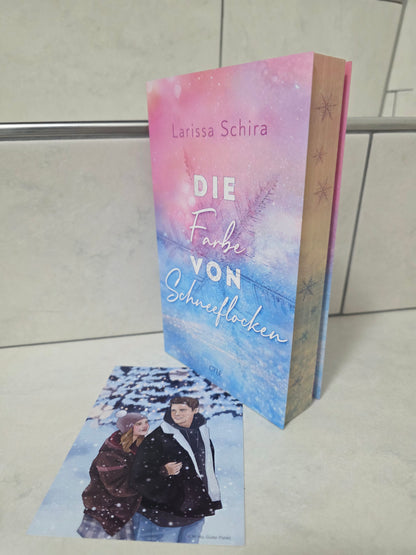 Die Farbe von Schneeflocken von Larissa Schira